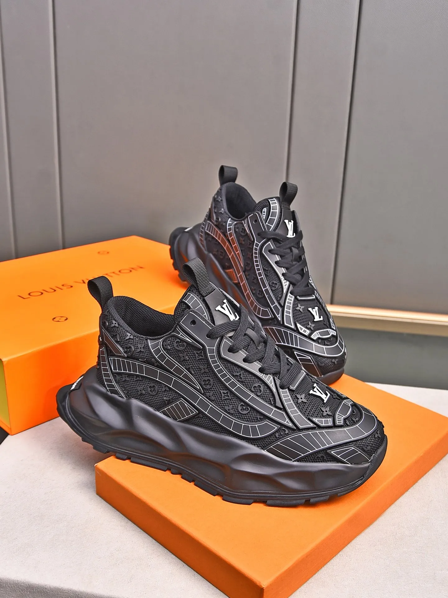 Men's shoes 💰580 📛📛【LOUIS VUITTON】Louis Vuitton 2024 new products👟Milan fashion catwalk style🇰🇾🇰🇾LV family logo, big-name style, a must-have for fashionistas⚠️Imported mesh with high-tech glue technology➕Cow leather➕Breathable mesh lining➕Genuine leather feet➕Special foam outsole👞Number 38-44 (45 46 custom-made)